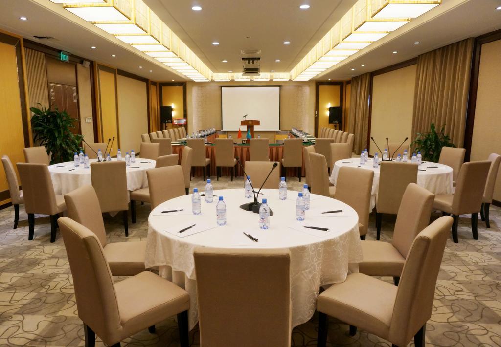 Soluxe Hotel Almaty Exterior foto