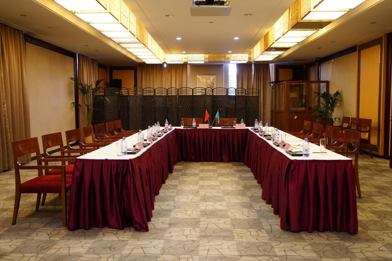 Soluxe Hotel Almaty Exterior foto